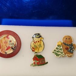 #1961, LOT VINTAGE  CHRISTMAS BROOCH. BEAUTIFUL LOT

