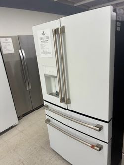 GE Café 4-Door French Door Refrigerator Matte White