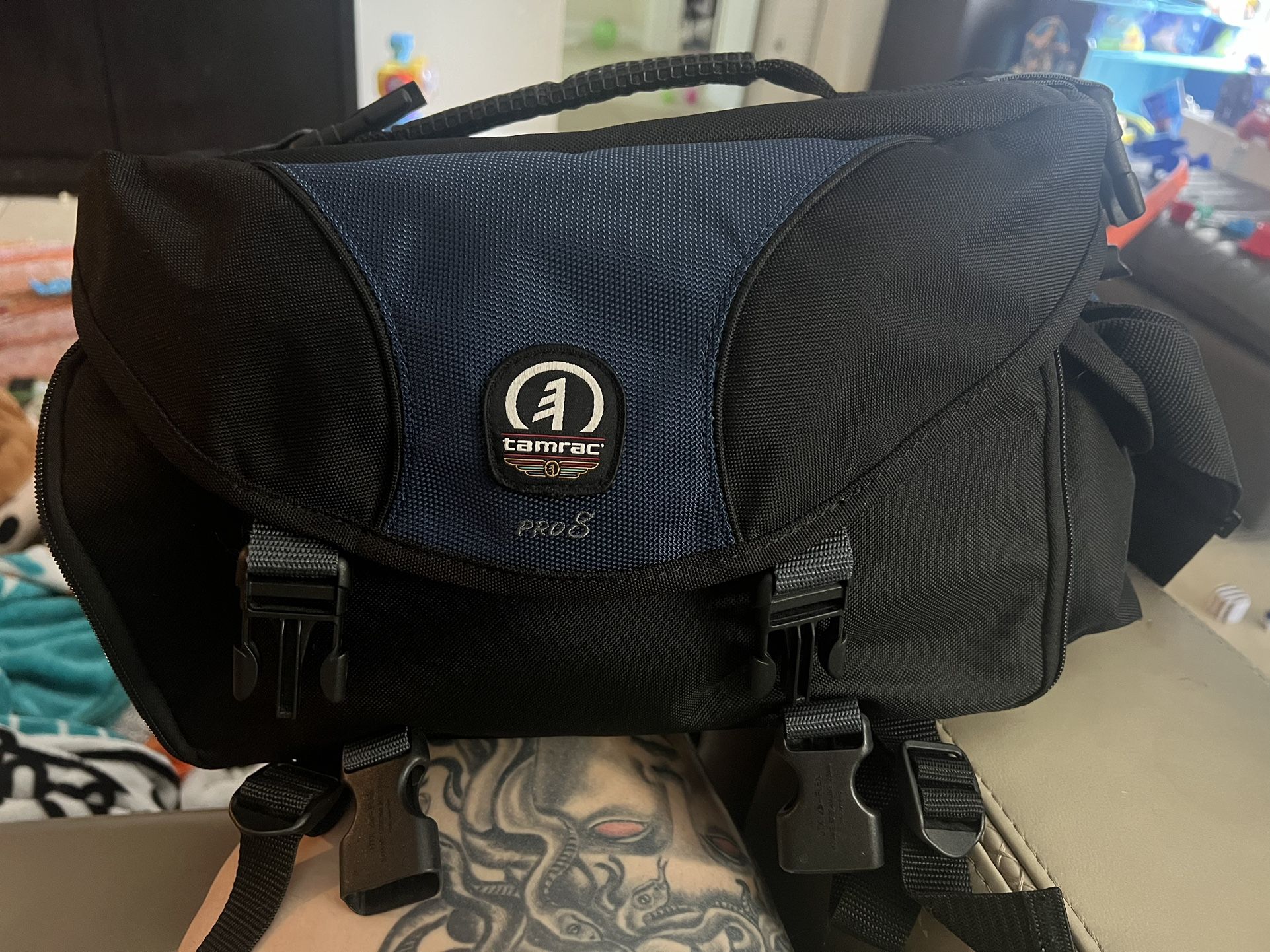 TAMRAC PRO 8 CAMERA BAG