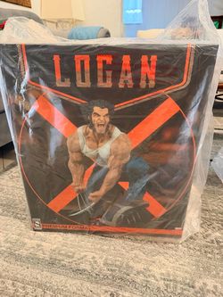 Logan Wolverine statue