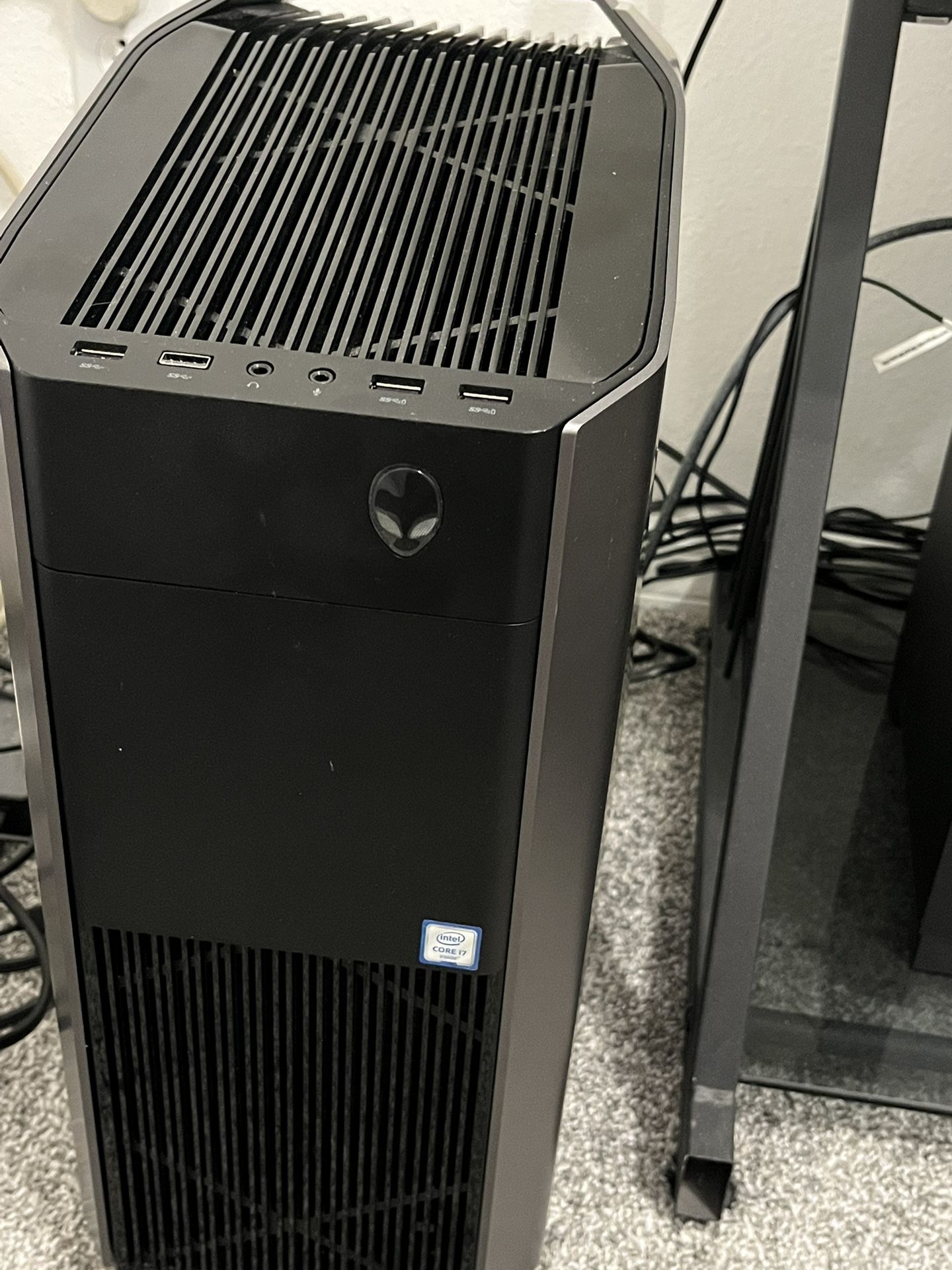 Alienware Aurora R5 Gaming Computer Core I7, 1 TB SSD + 256 GB SSD. Liquid Cooled, NVidia GPU, 16 GB Memory