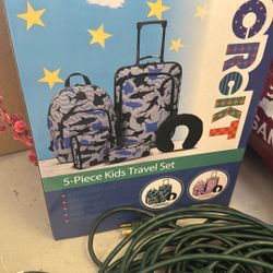 Travel set Roller, Backpack, Lunchbox Neck Pillow And Toiletry Holder 