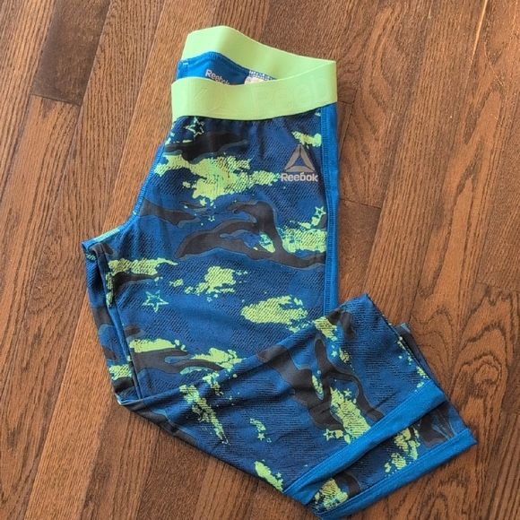 Reebok Camouflage Blue and Neon 3/4 Length Leggings Size M