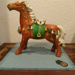 Beautiful Vintage Chinese Tang Tri-Color Glazed Ceramic War Horse Sculpture representing the emperor's cavalo 