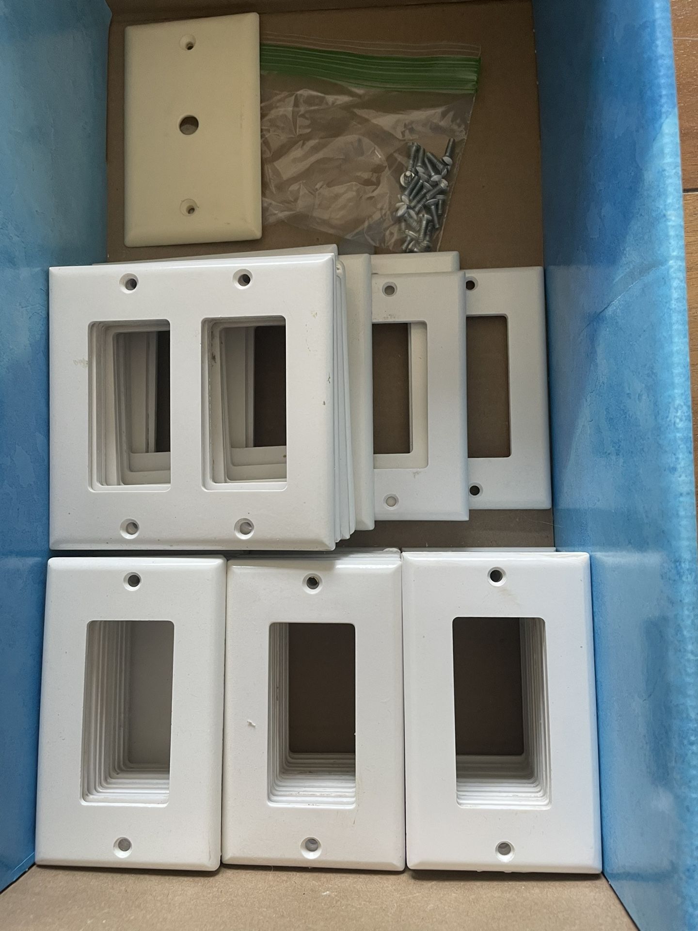 About 50 Switch plates And Screws-