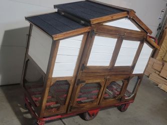 Chicken coop with 2 nesting boxes