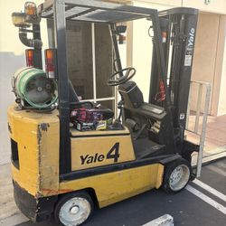 Forklift 