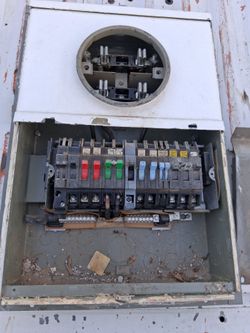Vintage zinsco 100 amp 10 space meter main panel with breakers..Still very functionable....asking $100.00