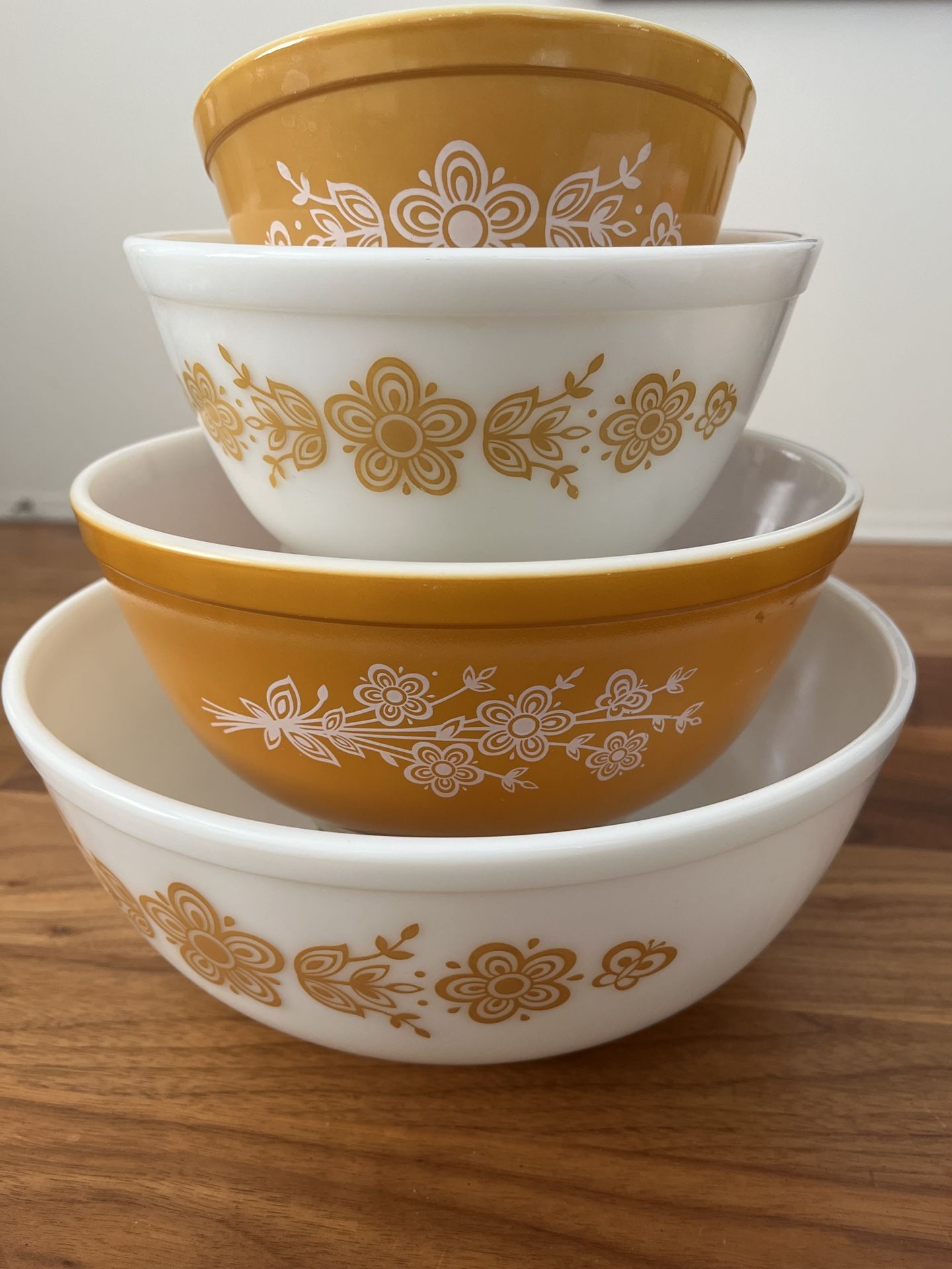 Pyrex Butterfly Gold Bowl Set