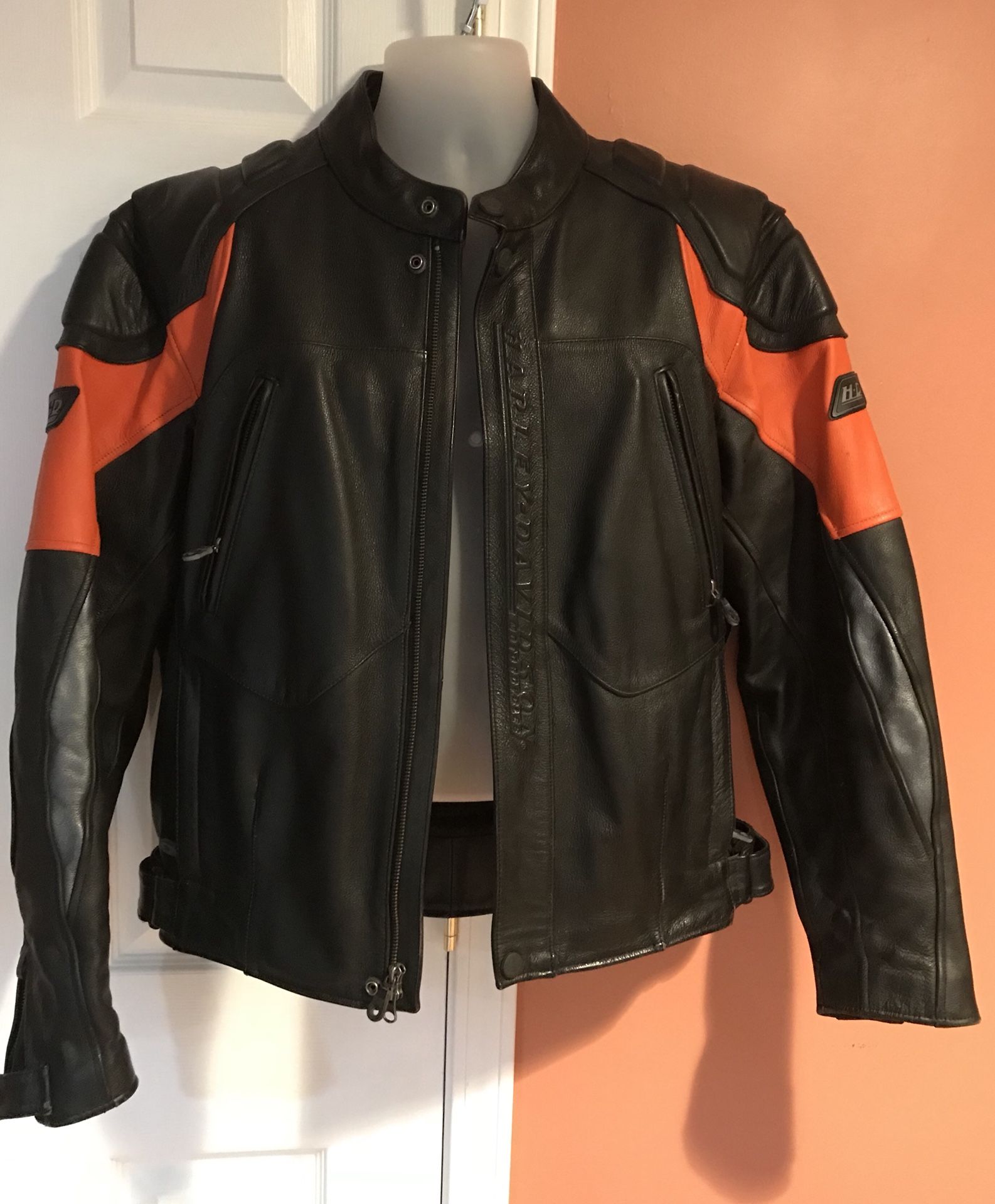 Authentic Harley Davidson Leather Jacket (shoulders, elbows, front and back padded), size L