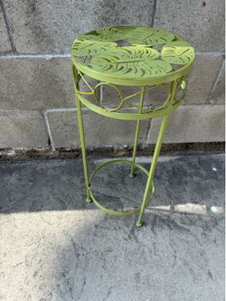 Beautiful vintage plant  stand, 10 x 24“