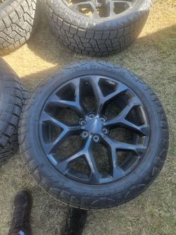 22s  Nitto G3 275/50/22 At tires