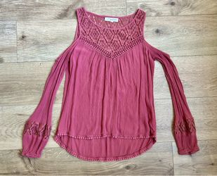 Pink Crochet Lace Cold Shoulder Long Sleeve Top Small