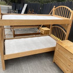 Nice Bunk Bed Set With 2 Dressers!