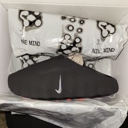 Nike Mind 001
Men's Pregame Mules Black Chrome