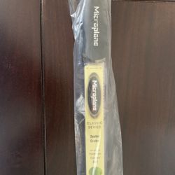 Brand New Microplane Classic Series Zester Grater (for Grating Parmesan, Coconut , Zest)