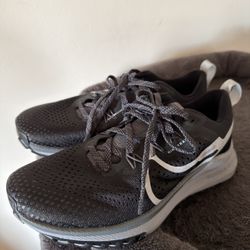 NIKE PEGASUS TRAIL Size 7 Women’s