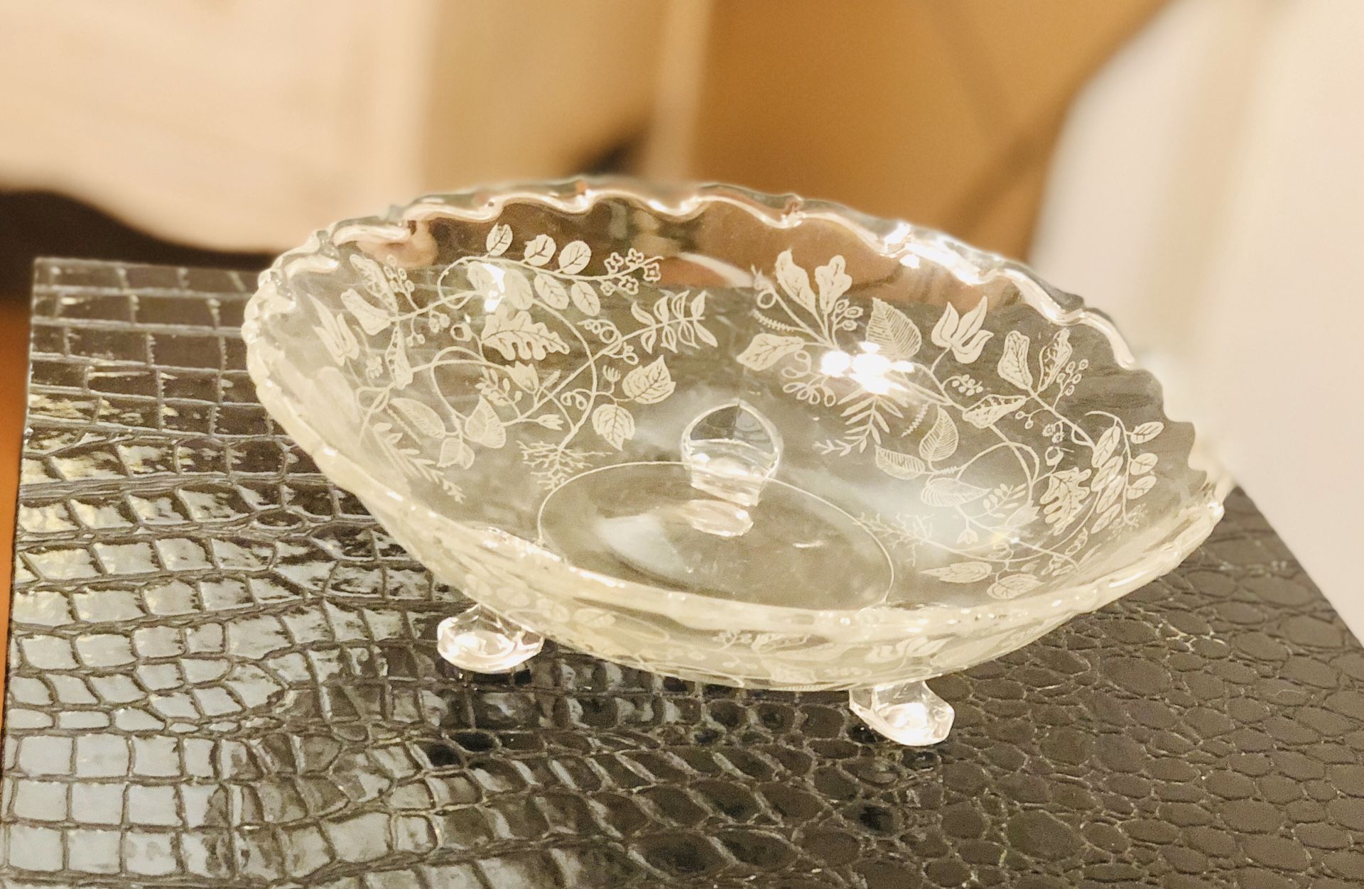 Gorgeous Heisey glass candy bowl🤍