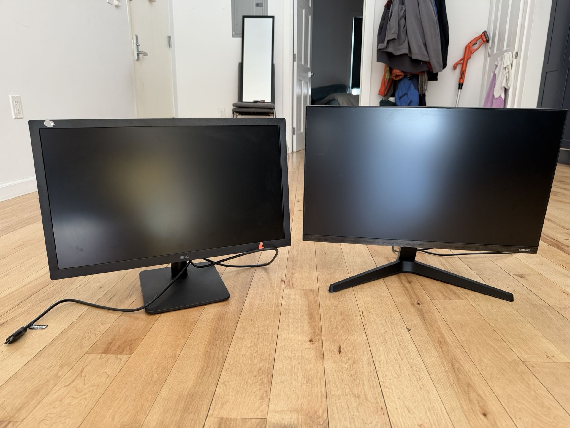 2 office monitors :  Samsung 24” T350 Series LG 22”