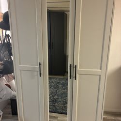 Wardrobe / Armoire 