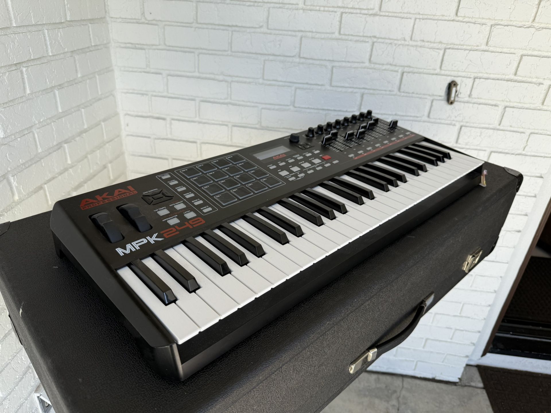 Akai MPK249 Midi Controller 