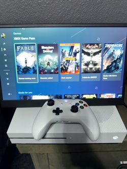Xbox One S / Portable Monitor