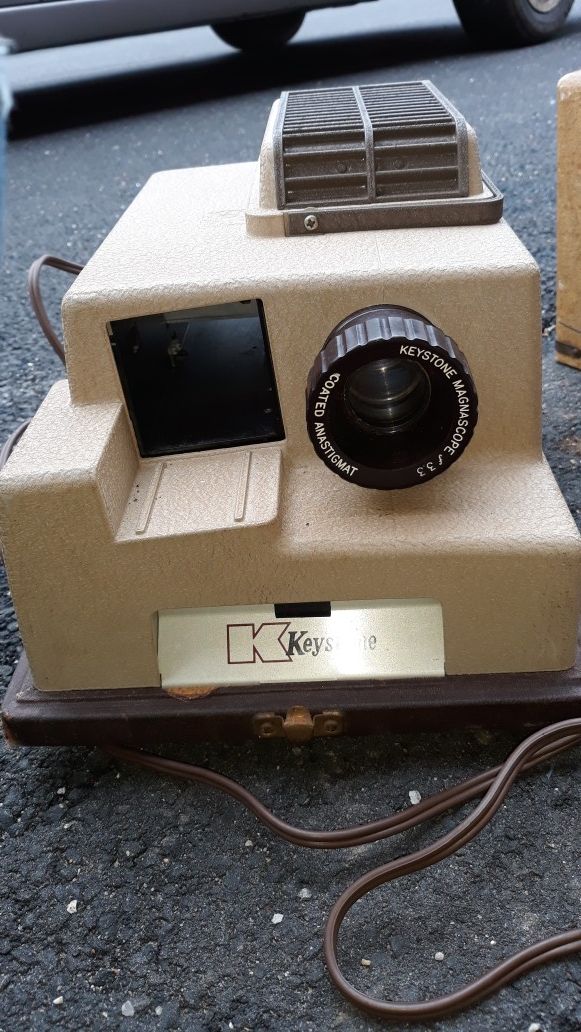 Vintage Keystone portable slide projector with case..model k310