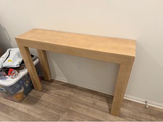 Entry way table