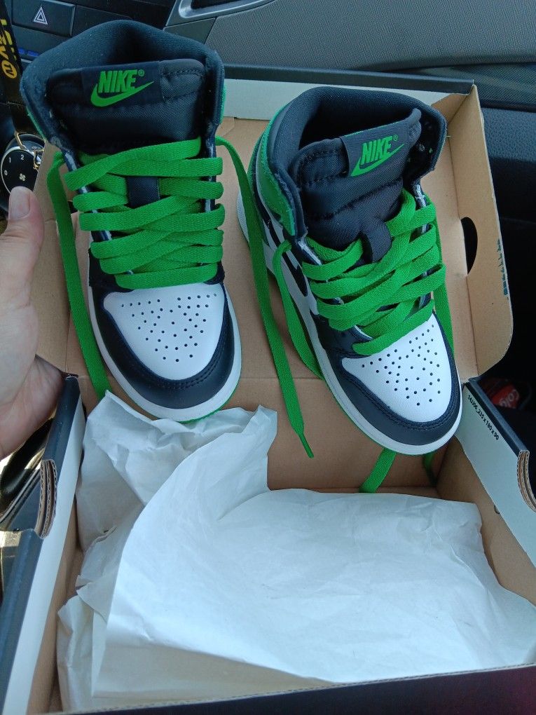 Like New Kids Nike Jordan's Size 11