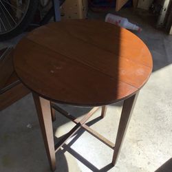 Antique table  Styl Number 6774B  Sealing Number 65220