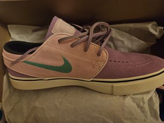 Pink Nike Janoskis