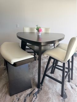 Modern 6-Piece Dining Set – Excellent Condition