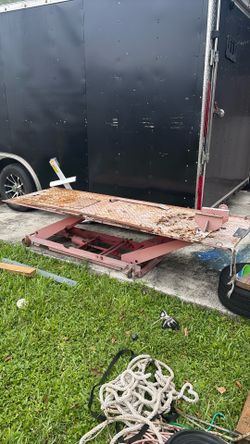 Motorcycle lift table