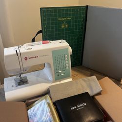 Singer Sewing Machine With Accessories
