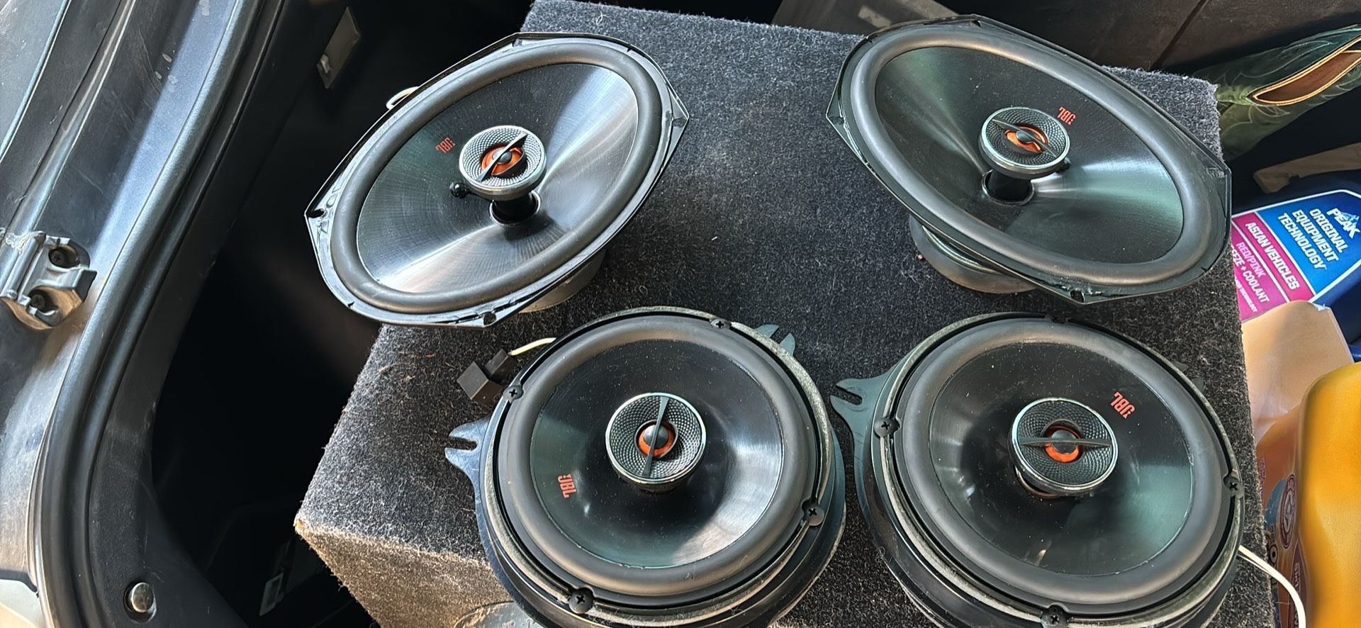 4 jbl door speakers and a 2000 watt subwoofer 