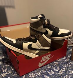 Air Jordan 1 Mocha Size 9M