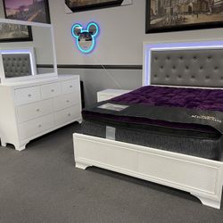 4PC Queen Bedroom Set