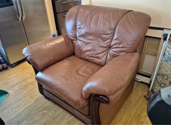 Beautiful brown leather loveseat,