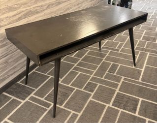 2 Table desks