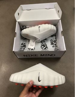 Nike Mind Shoes Size 9 – White