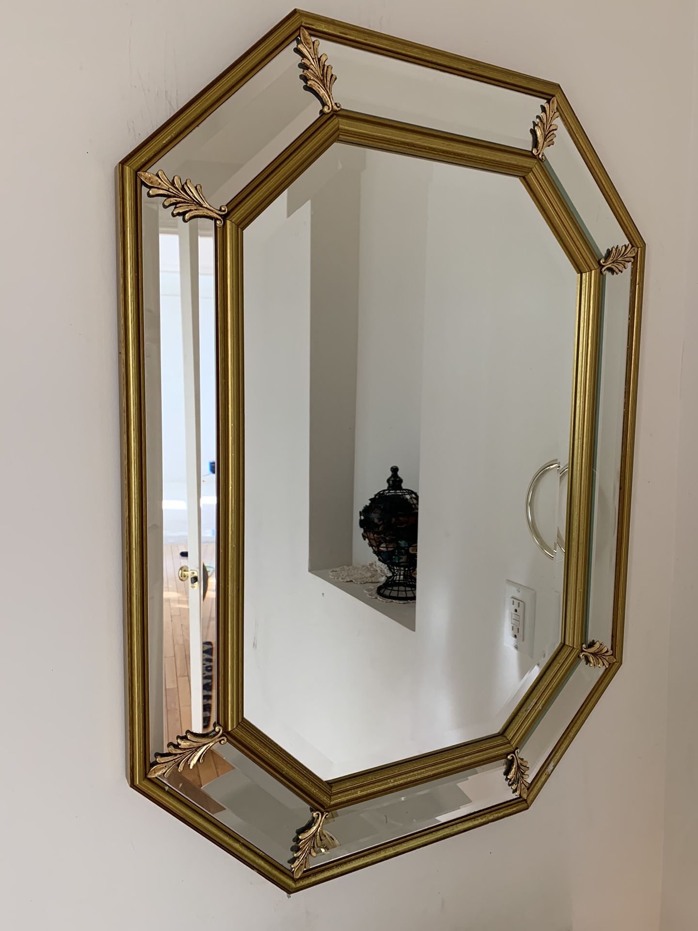 Wall mirror