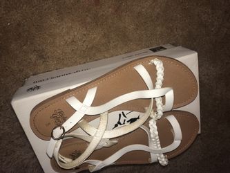 White faded glory flat 8