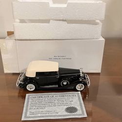 1/32 Scale 1933 Cadillac Fleetwood Phaeton Diecast Car - Signature Models 32302. Box and certificate