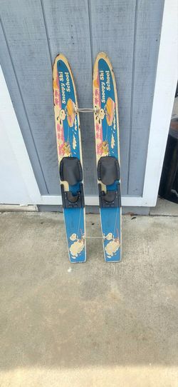 SNOOPY beginner Waterskis.
Snoopy with Woodstock! So cool! Vintage. Wood.
 Reasonable offers will be considered. 
P/U YUCAIPA . No Shipping Available