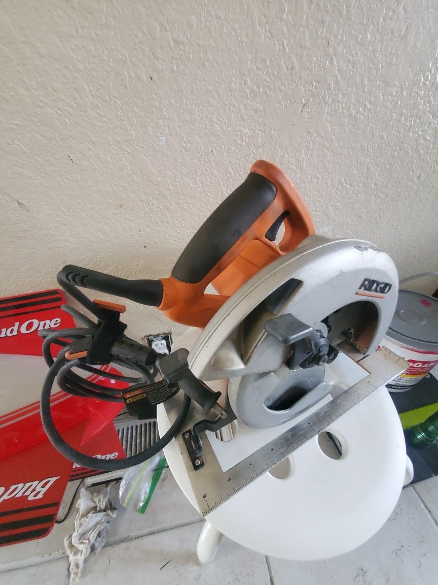 Ridgid R3200 7 1/4" Circular Saw 15 Amp 5800 Rpm Electric Corded

**NO BLADE****