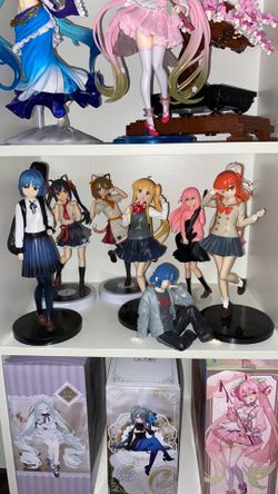 K-on and Bocchi the rock figures.