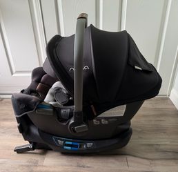 Nuna Versatile infant car seat + base
