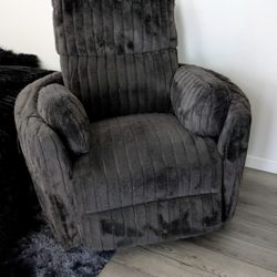 Nice Beautiful Comfortable Recliner Chair