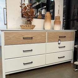 STUNNING DRESSER