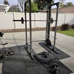 Weight Bench Press / Squat Rack with Olympic weight bar (no weights)